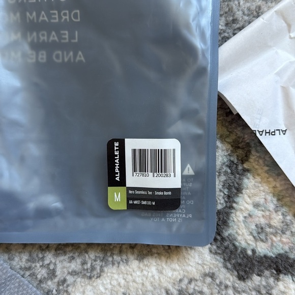 Alphalete Men’s Hero Seamless Tee in Smoke Bomb - Picture 7 of 8